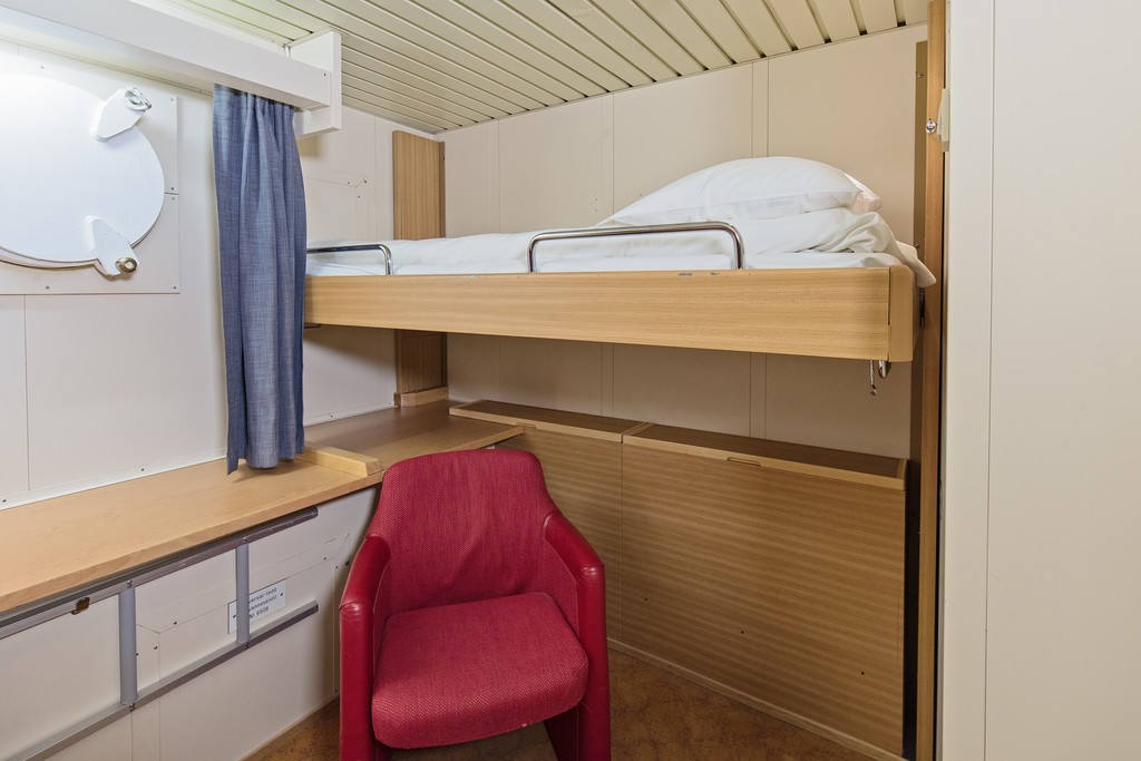 Hurtigruten MS Vesteralen Polar Inside sleeps 3 b.jpg